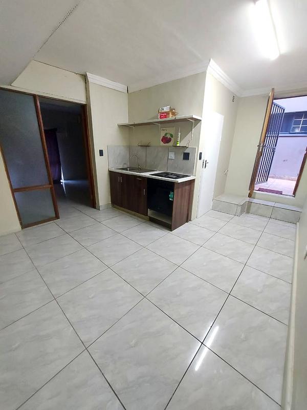 1 Bedroom Property for Sale in Goodwood Central Western Cape